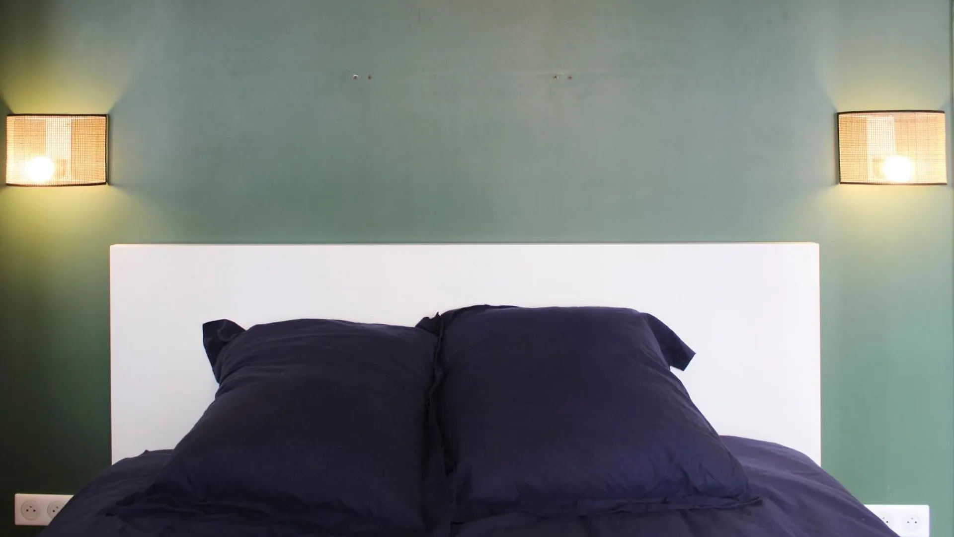 Nice Apartment Close To Gambetta Paris Fransa