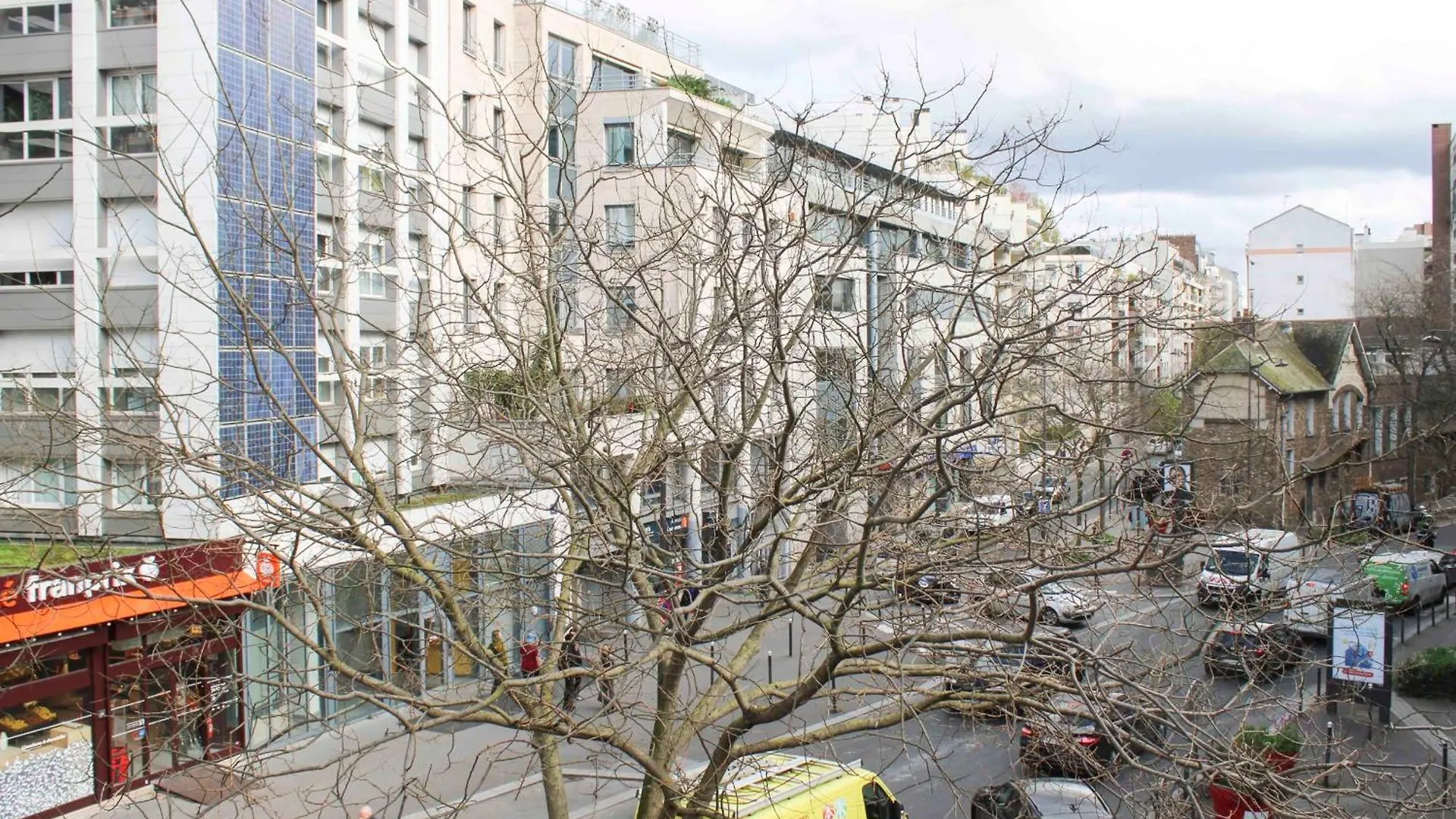 Nice Apartment Close To Gambetta Paris Fransa